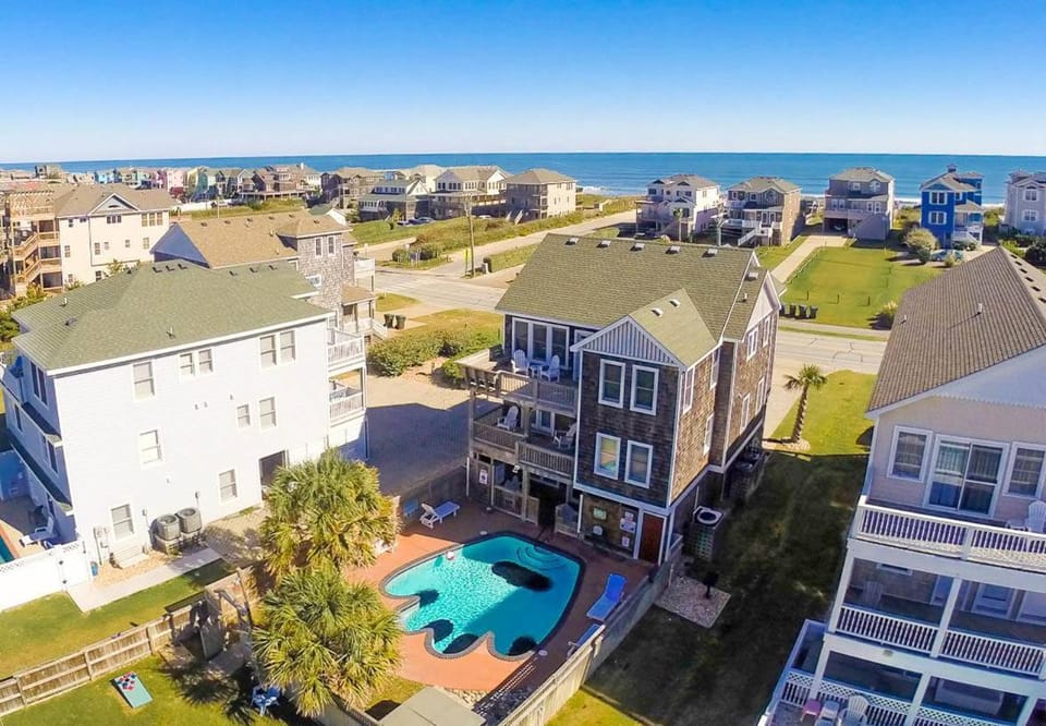 Happy Dog Days - Nags Head MP 11, Ocean View, 50 Yds to Beach, Elevator, Pool, Hot Tub, Pets OK, Flex Stays House in Nags Head