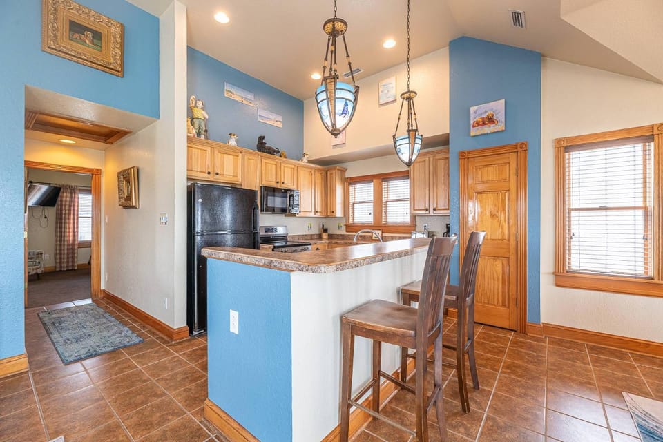 Happy Dog Days - Nags Head MP 11, Ocean View, 50 Yds to Beach, Elevator, Pool, Hot Tub, Pets OK, Flex Stays House in Nags Head