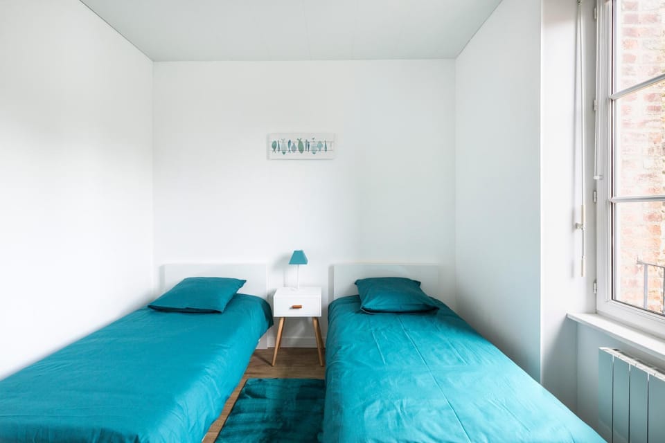 Bed, Photo of the whole room, Bedroom