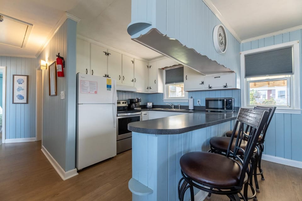 Aqua Hol - S Nags Head MP 18, Oceanfront, Ocean View, 3 Bedrooms, Flex Stays, Pets OK House in Nags Head
