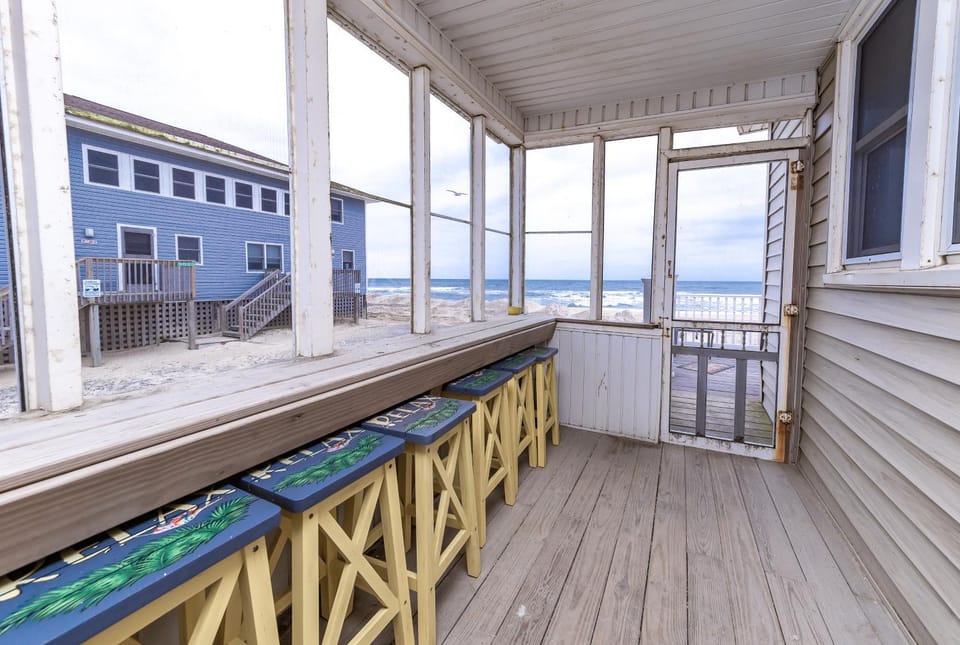 Aqua Hol - S Nags Head MP 18, Oceanfront, Ocean View, 3 Bedrooms, Flex Stays, Pets OK House in Nags Head