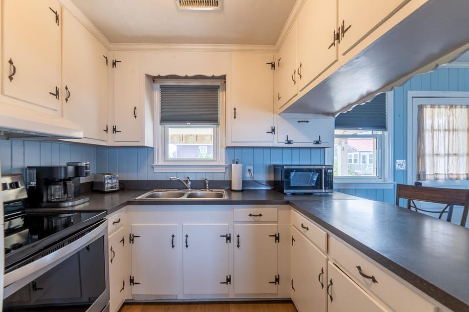 Aqua Hol - S Nags Head MP 18, Oceanfront, Ocean View, 3 Bedrooms, Flex Stays, Pets OK House in Nags Head