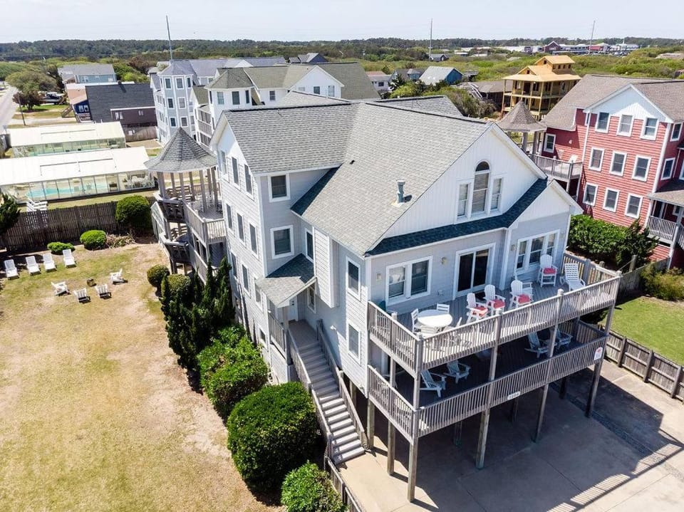 Silver Lining - KDH MP 8, Beach 100 Yds, Indoor Pool All Year, Hot Tub, Pets OK, Flex Stays House in Kill Devil Hills