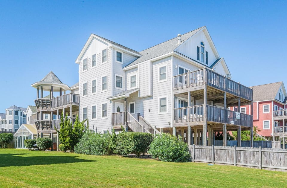 Silver Lining - KDH MP 8, Beach 100 Yds, Indoor Pool All Year, Hot Tub, Pets OK, Flex Stays House in Kill Devil Hills