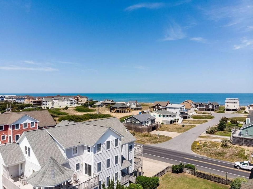 Silver Lining - KDH MP 8, Beach 100 Yds, Indoor Pool All Year, Hot Tub, Pets OK, Flex Stays House in Kill Devil Hills
