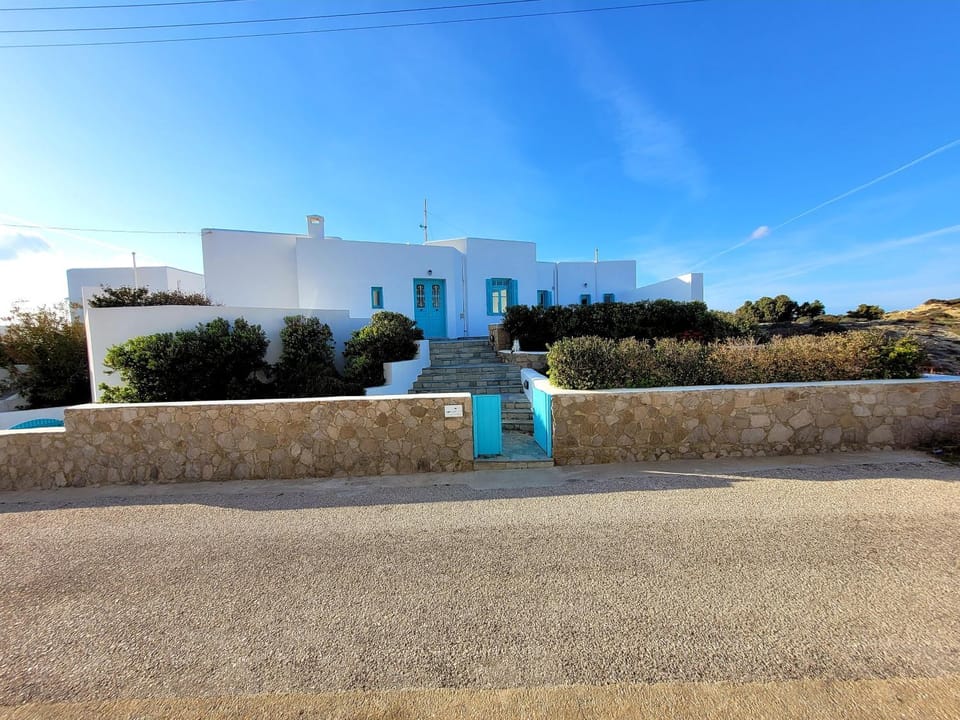 Villa Zefyros House in Milos