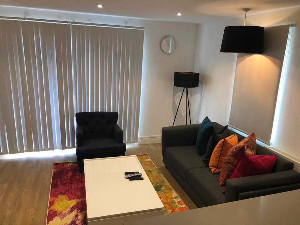 PRESTIGE 2 BED BALCONY APARTMENT Apartment in London