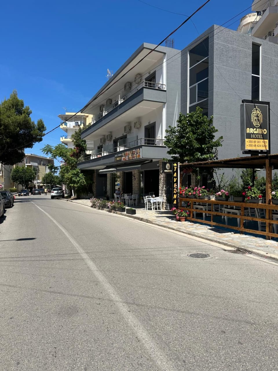 Property building, Day, Neighbourhood, City view, Street view, Location, Parking