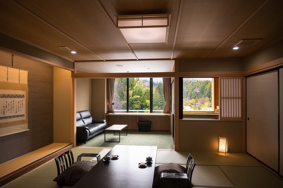 Photo of the whole room, Seating area