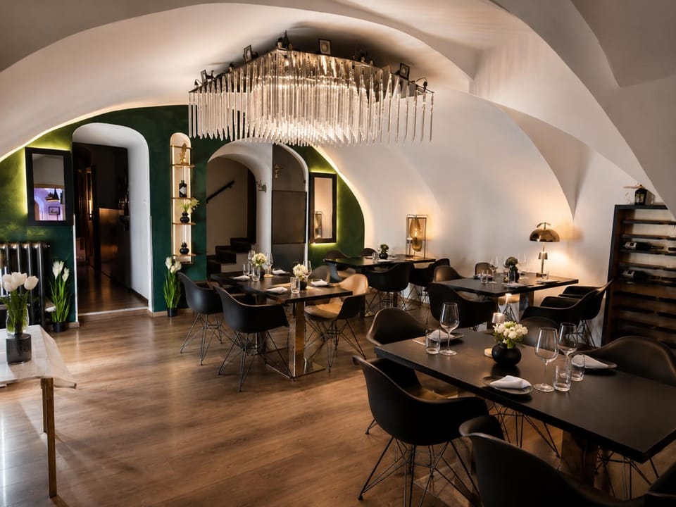 Property building, Restaurant/places to eat, Breakfast