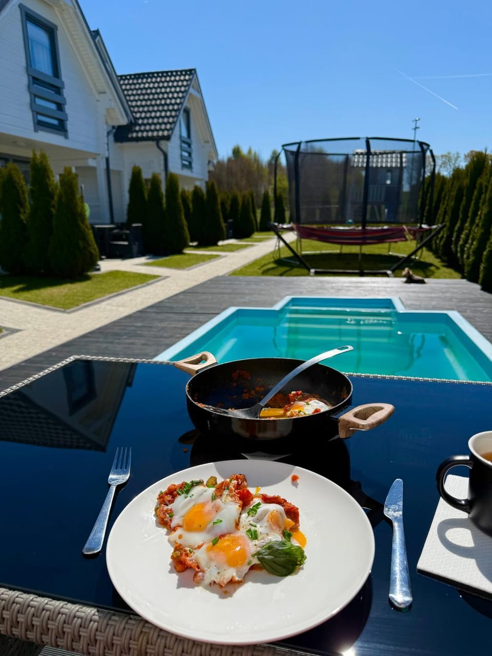 Property building, Day, Swimming pool