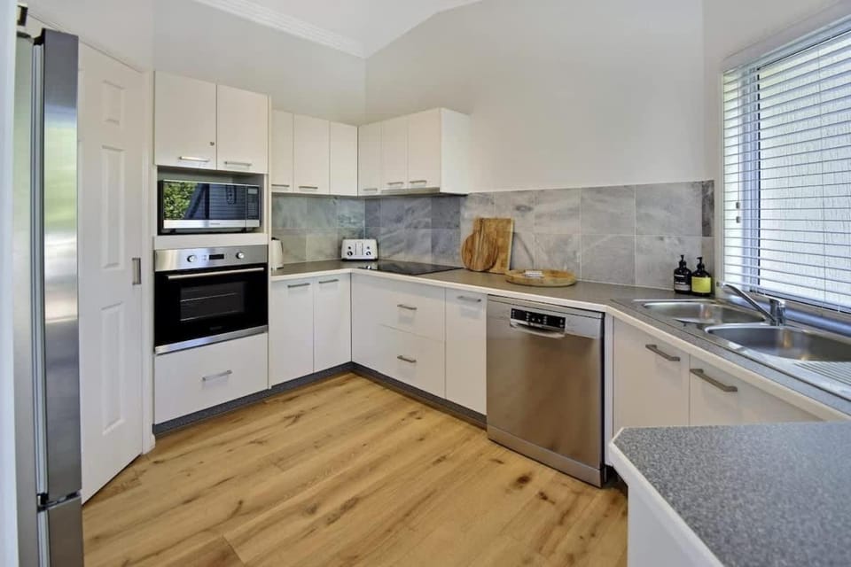 Advance Place Apartment in Sunrise Beach