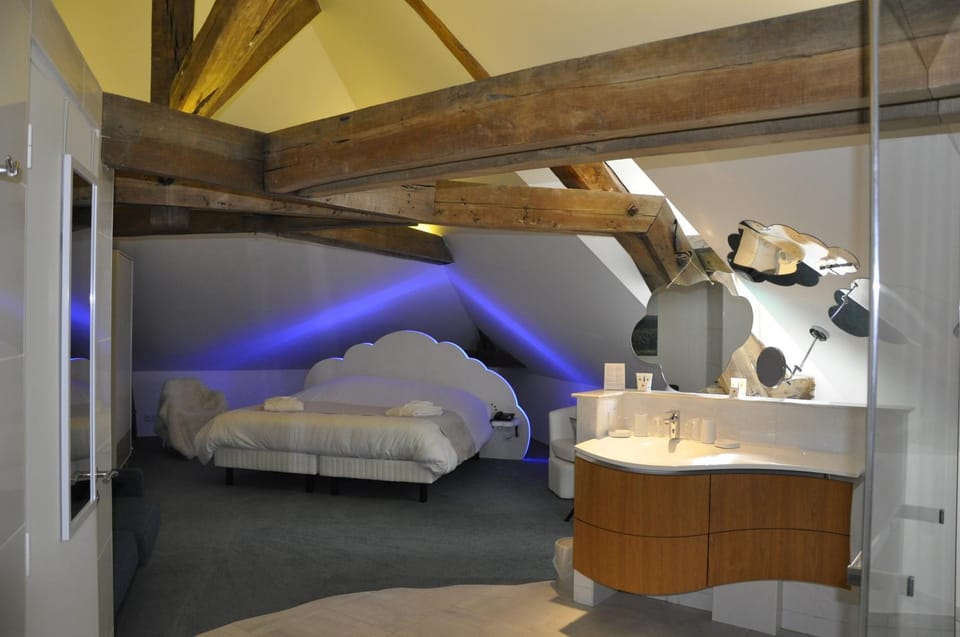 Bedroom, bunk bed
