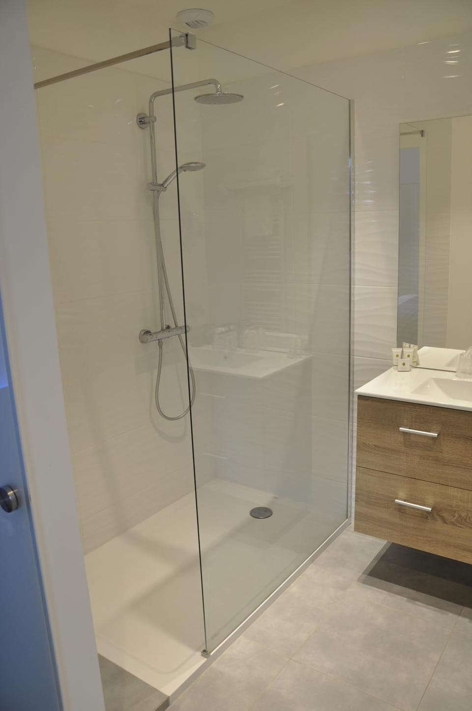 Hot Tub, Bathroom