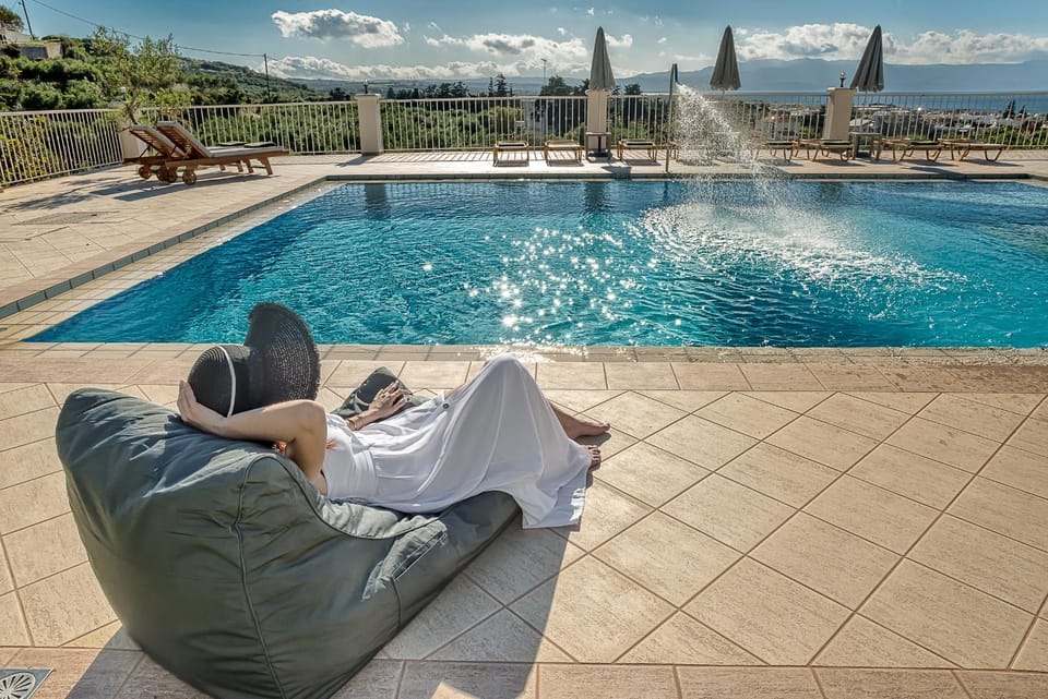 Natural landscape, Mountain view, Pool view, Swimming pool, sunbed