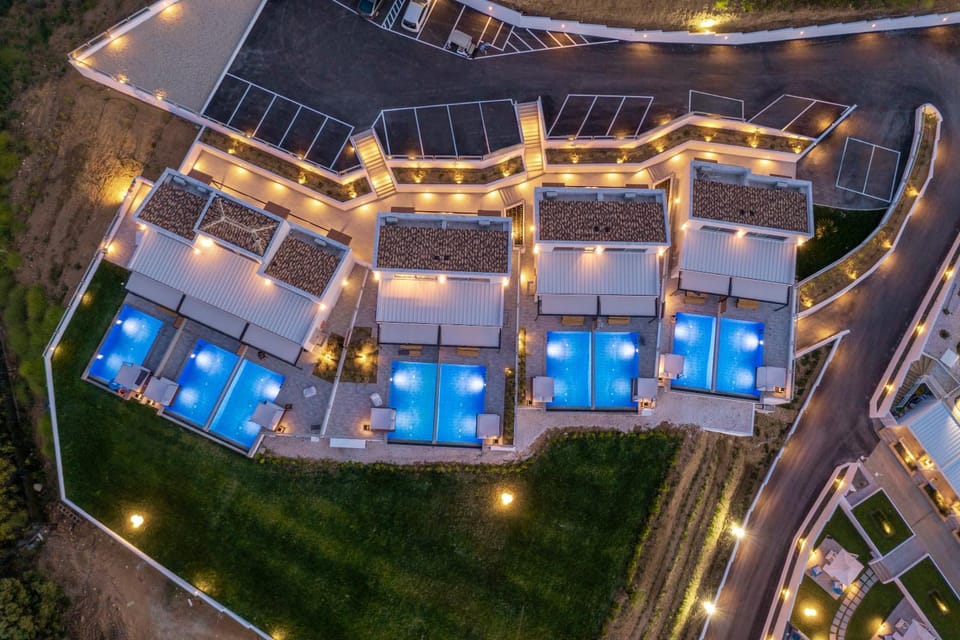 Property building, Bird's eye view, Pool view