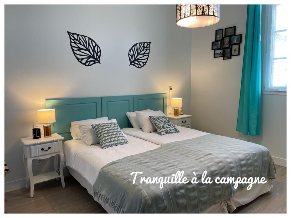 Bed, Photo of the whole room, Bedroom, Text overlay