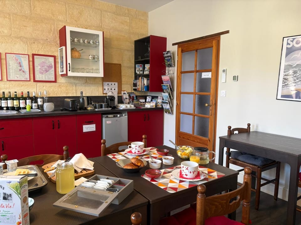 Property building, Breakfast