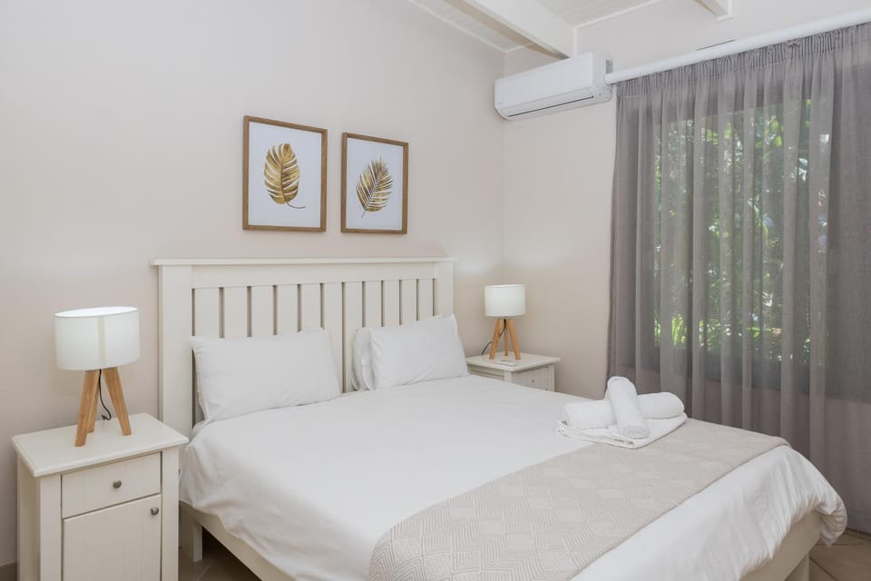 Bedroom, air conditioner