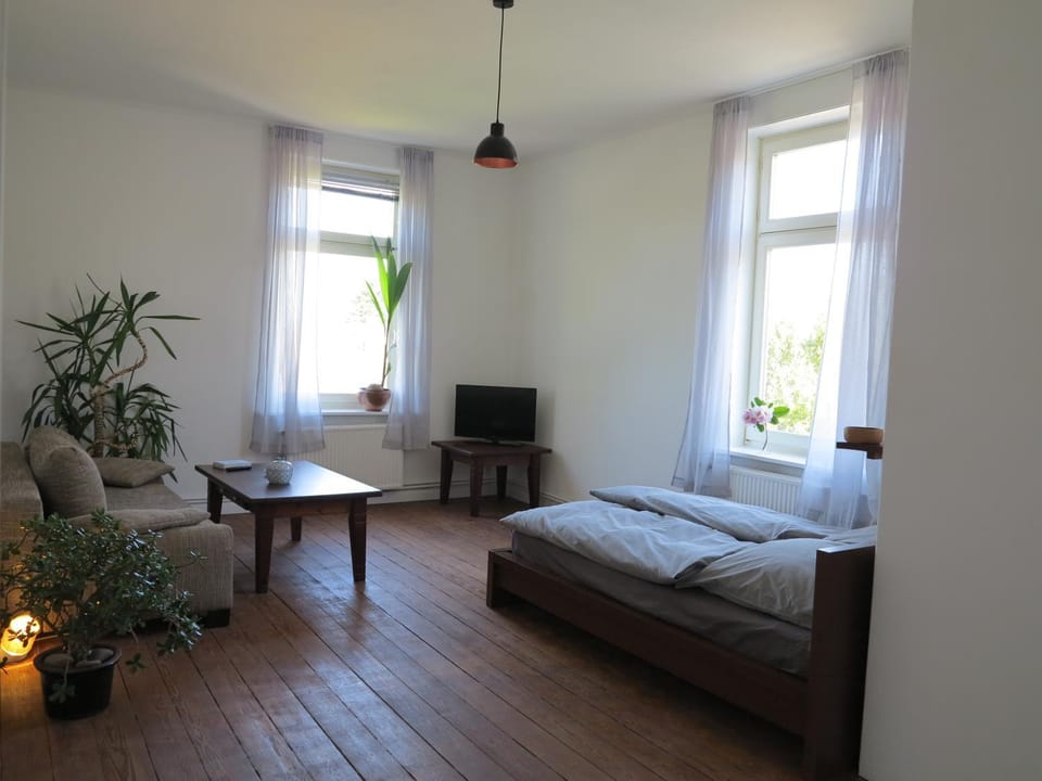 Photo of the whole room, Bedroom