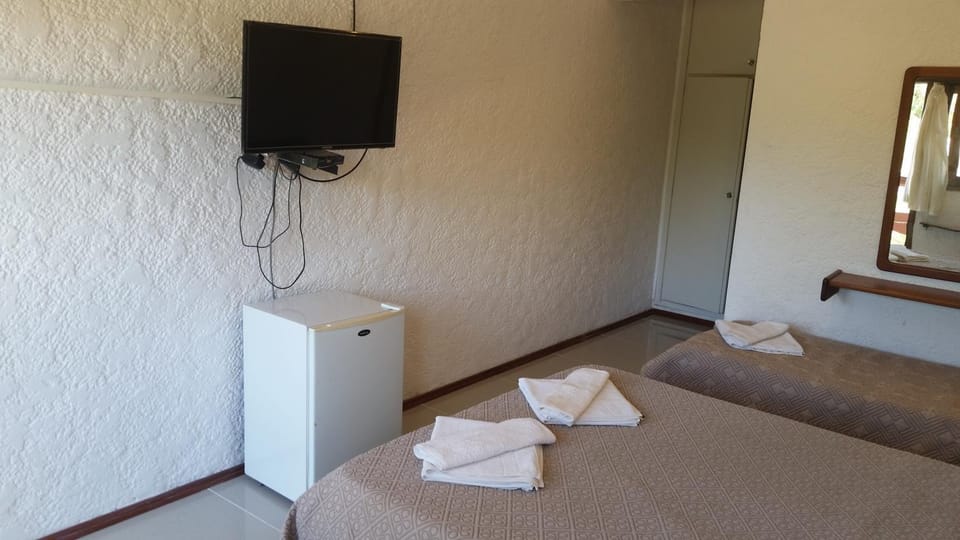 Bed, TV and multimedia, Photo of the whole room