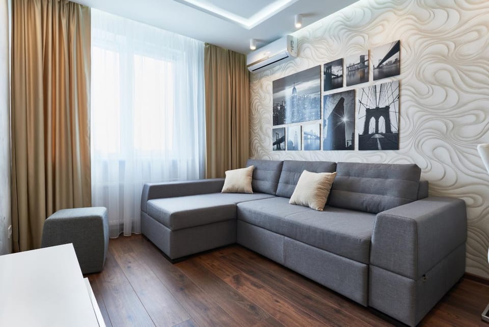 Living room, Other, Photo of the whole room, Decorative detail, Seating area, On site, Text overlay, Location