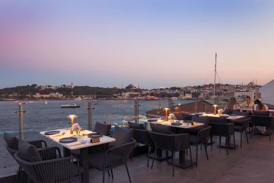 Restaurant/places to eat, Balcony/Terrace, Sea view