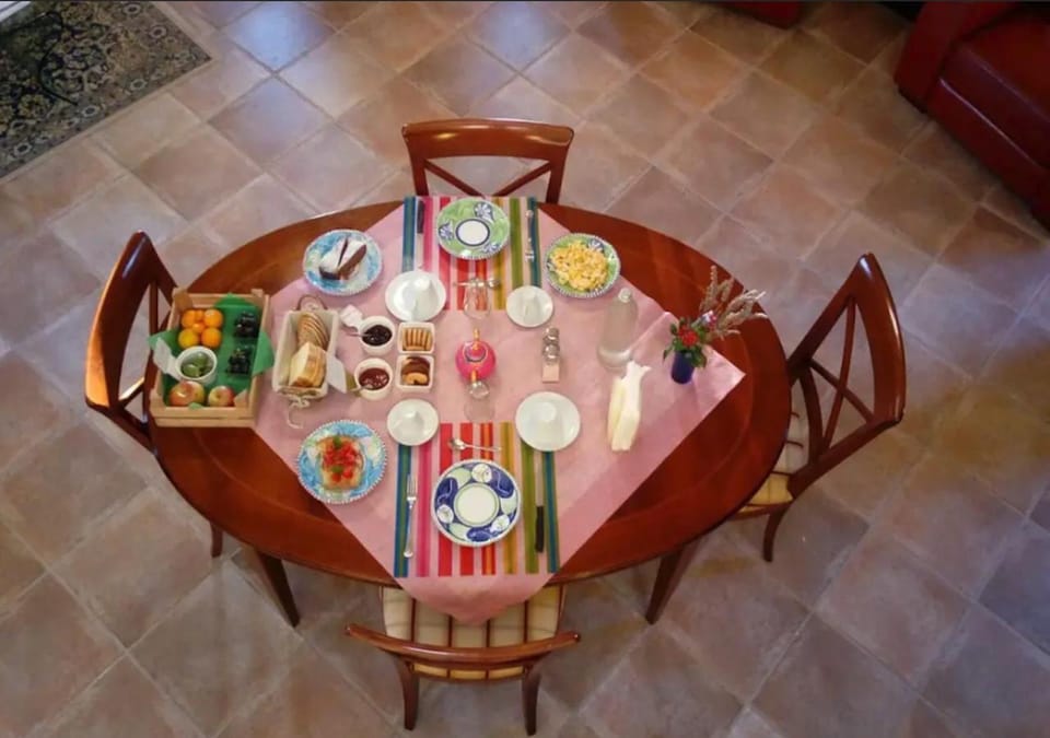 Restaurant/places to eat, Food and drinks, Dining area, Food, Breakfast