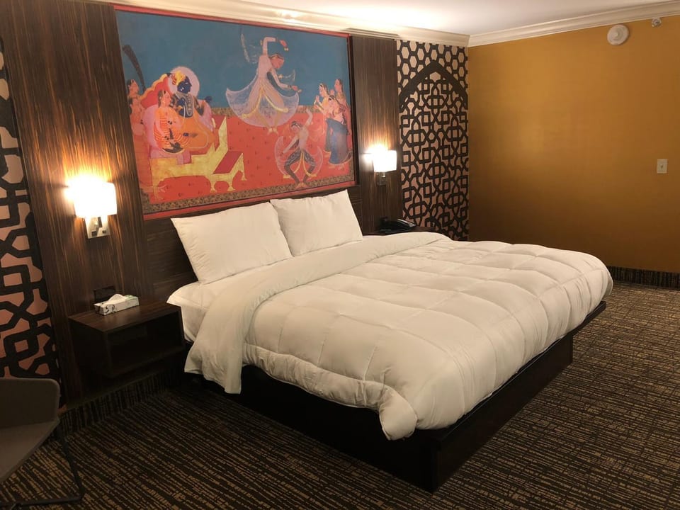 Bed, Photo of the whole room, Decorative detail
