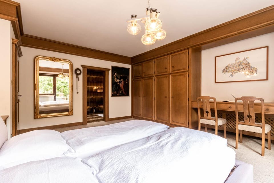 Bed, Living room, Photo of the whole room, Bedroom, wardrobe