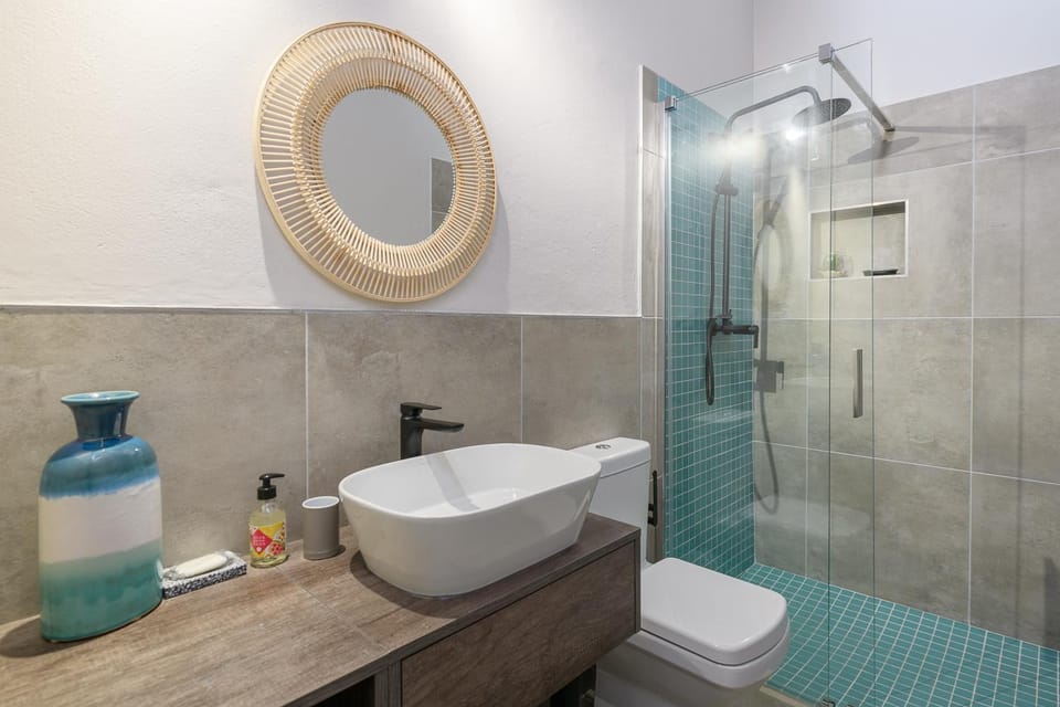 Shower, Toilet, Bathroom