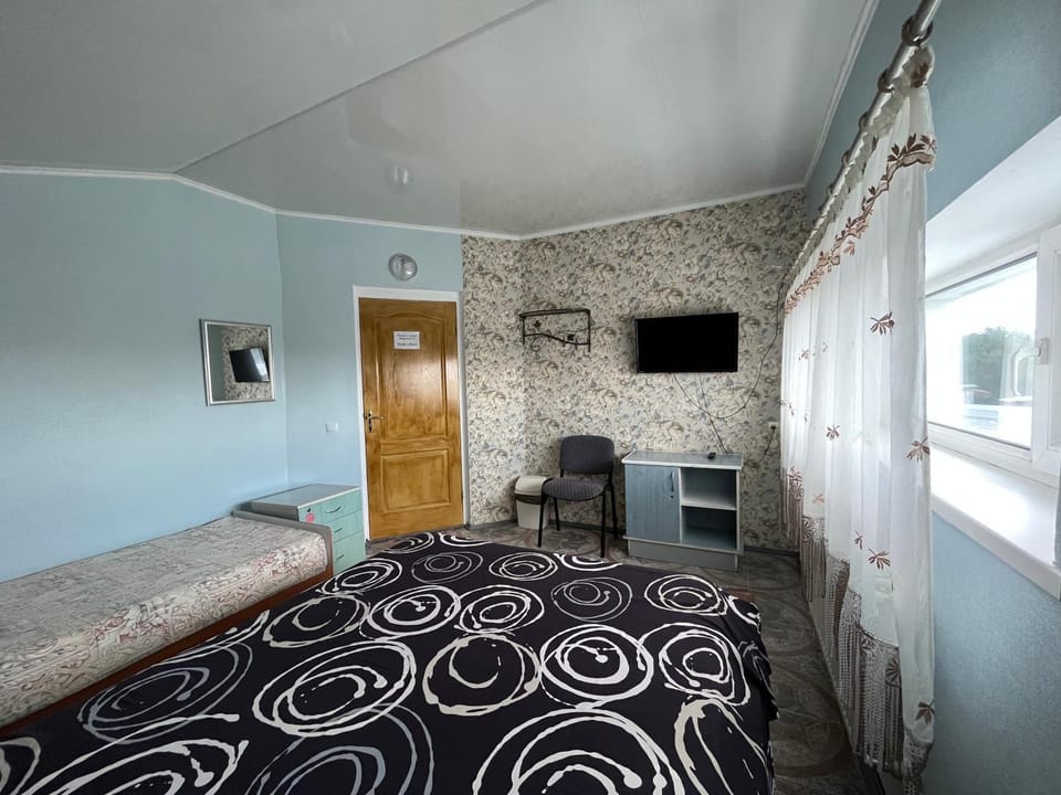 Photo of the whole room, Seating area