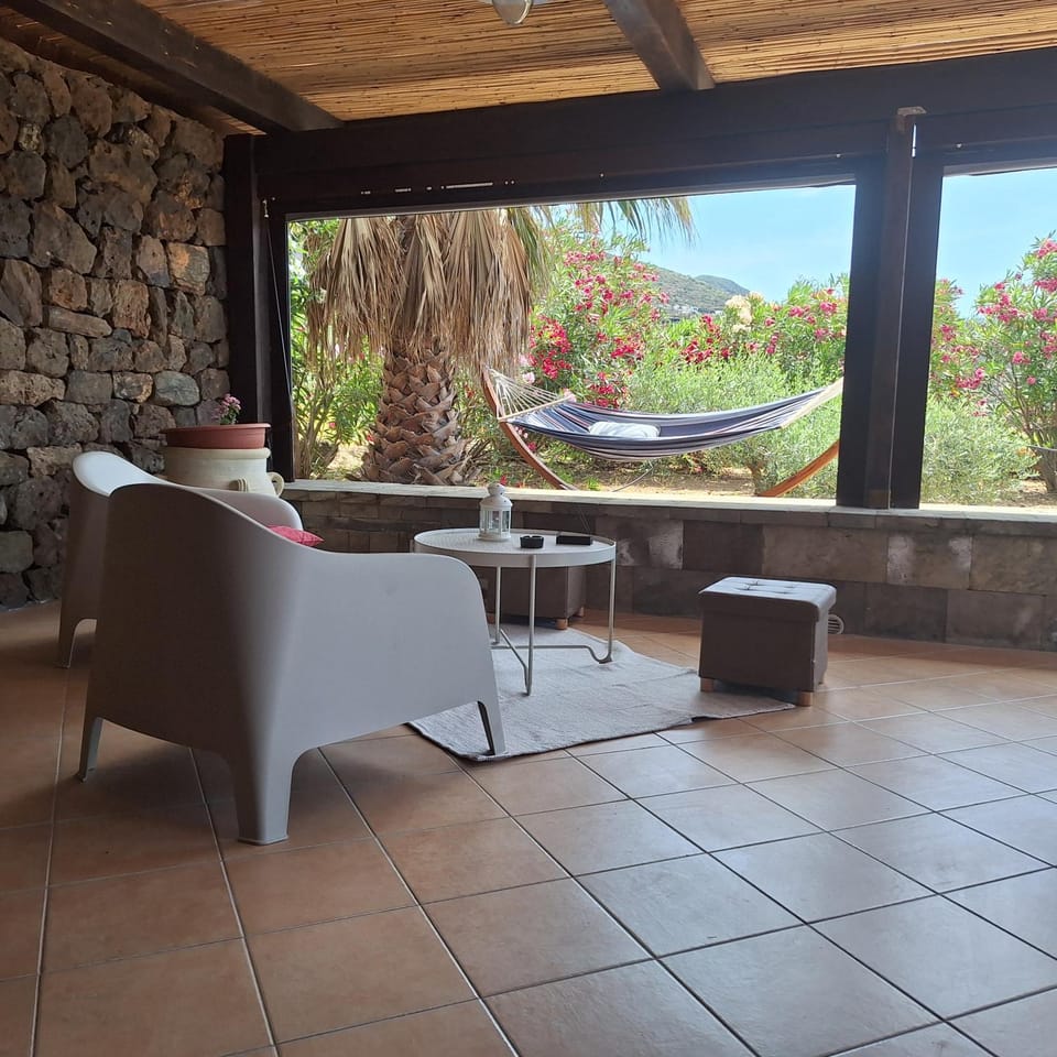 Dammuso Surya Il cappero monolocale Apartment in Sicily