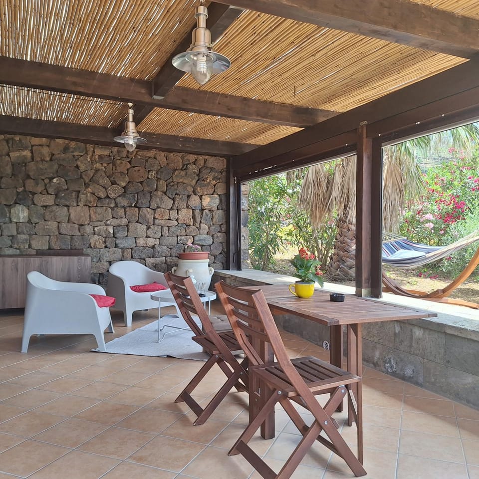 Dammuso Surya Il cappero monolocale Apartment in Sicily