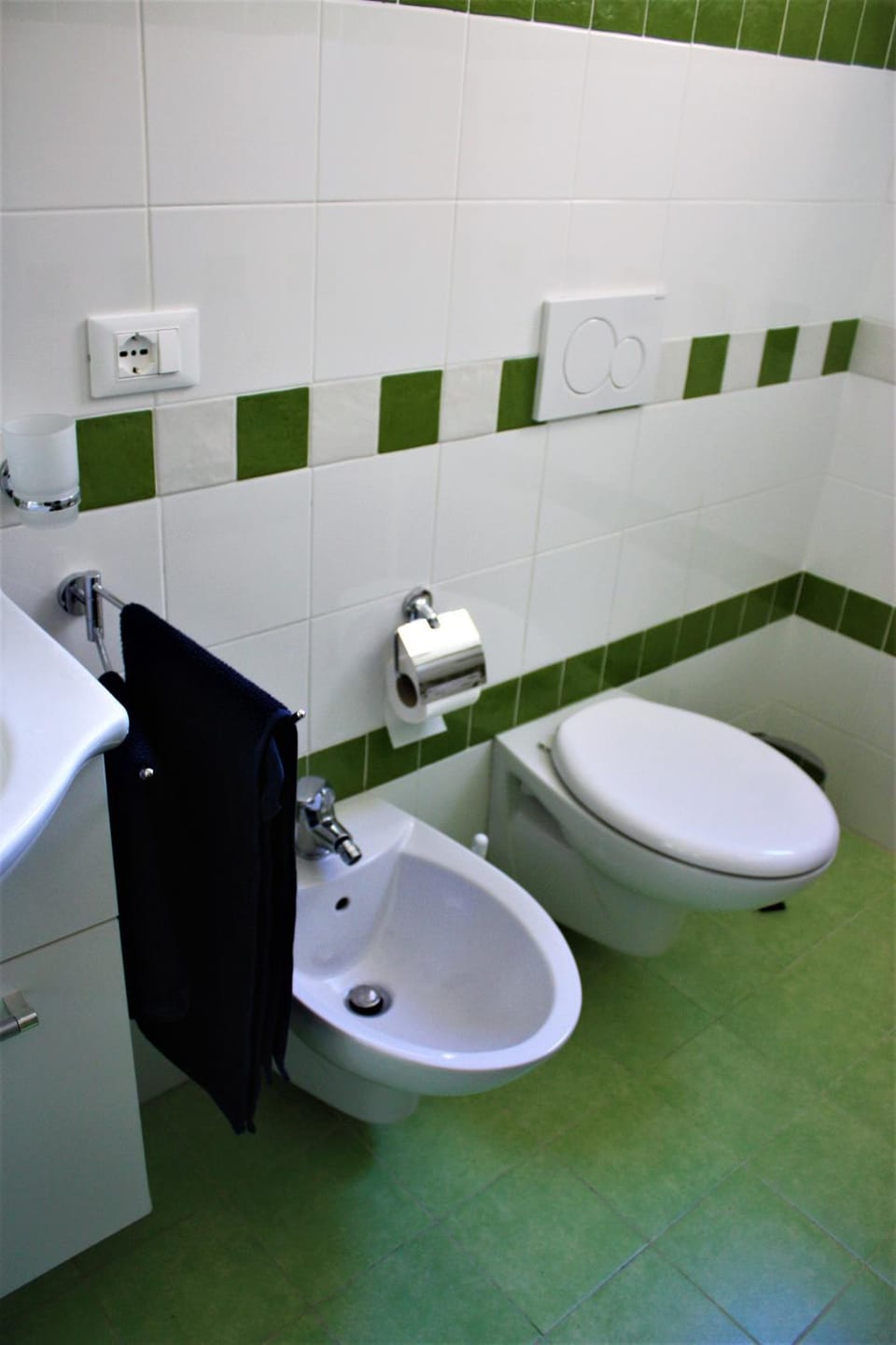 Toilet, bidet