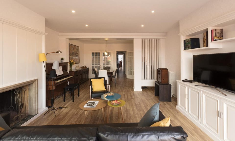 TV and multimedia, Living room, Seating area, Dining area, Garden view