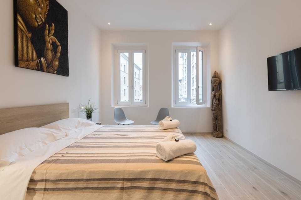 Bed, TV and multimedia, Photo of the whole room, Bedroom, towels