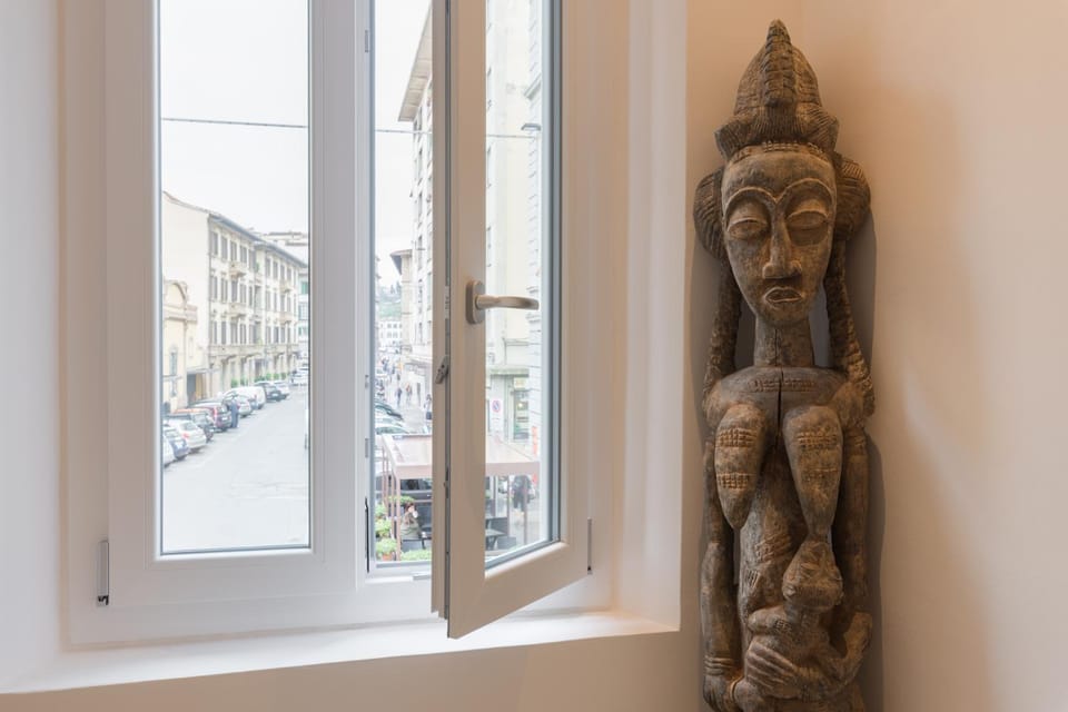 Nearby landmark, Decorative detail, Bedroom
