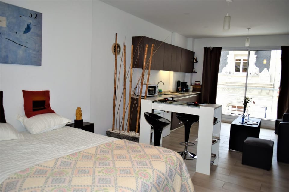 Bed, Living room, Bedroom, On site