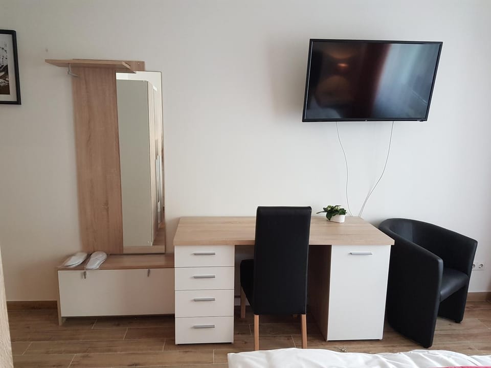 Staff, Photo of the whole room