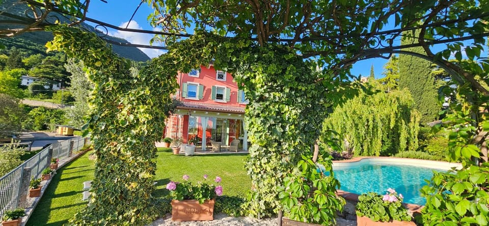 B&B POGGIO CAIAR Bed and Breakfast in Lake Garda