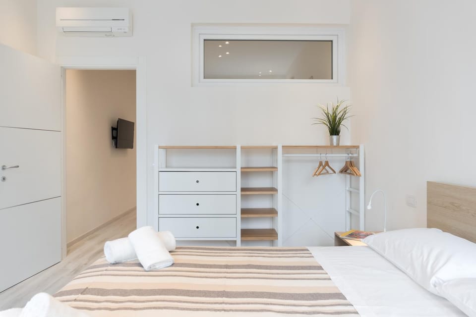 Bed, Photo of the whole room, Bedroom, wardrobe, air conditioner