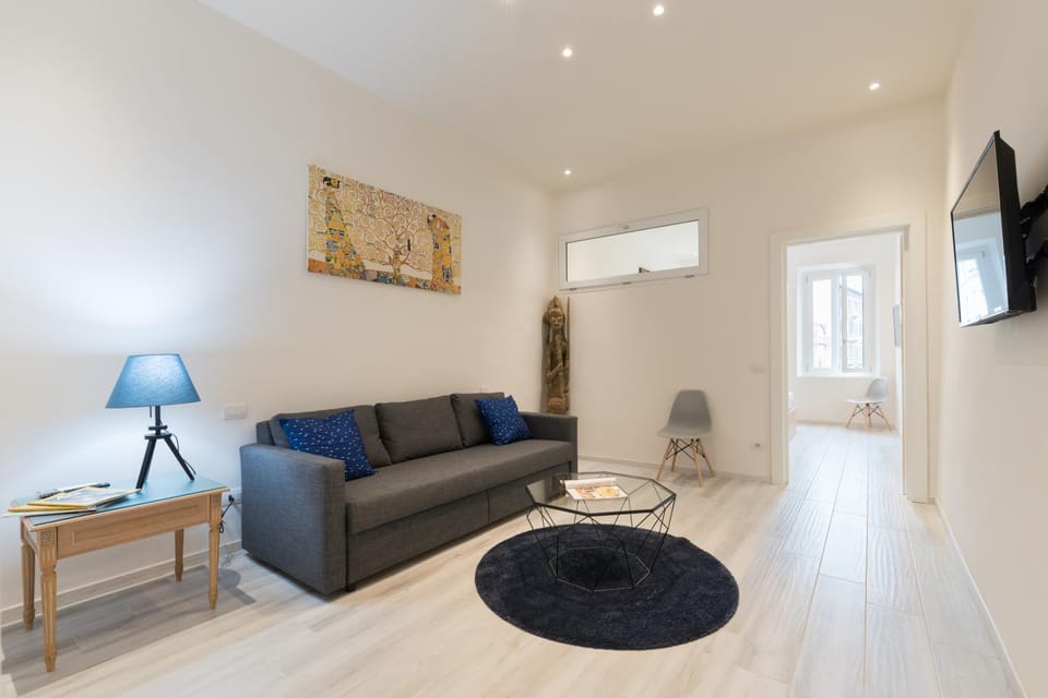 TV and multimedia, Living room, Seating area, Evening entertainment