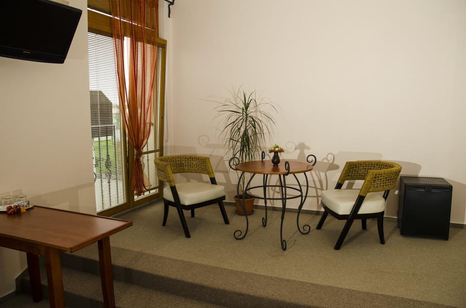 Day, Living room