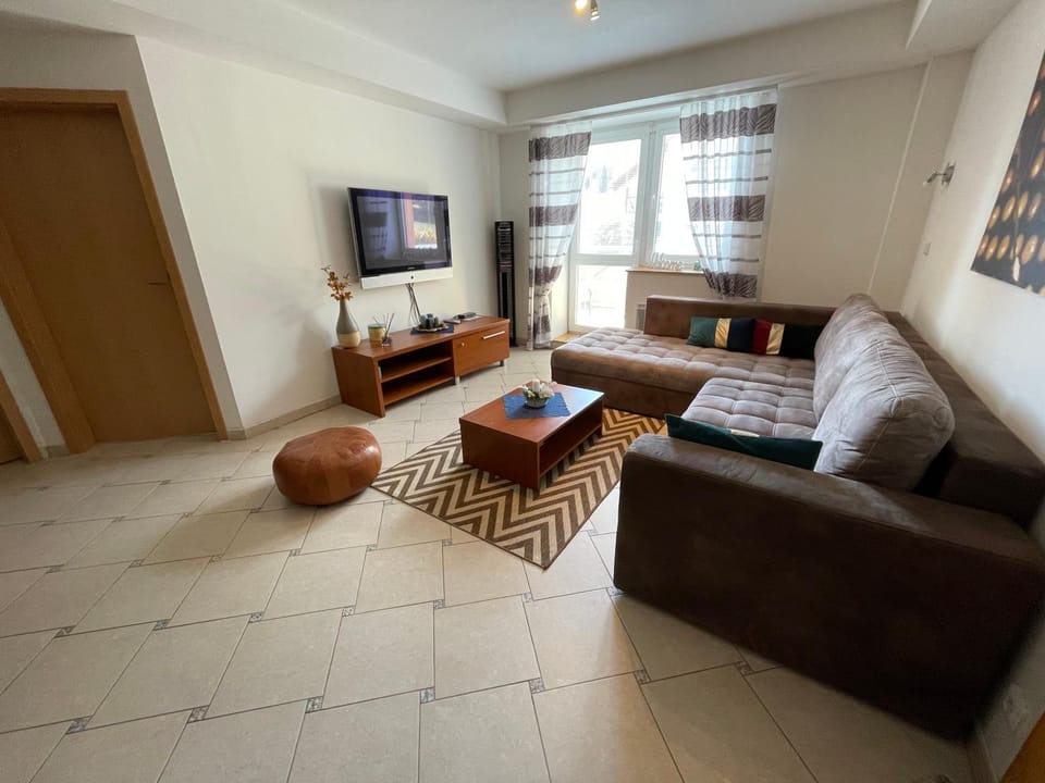 Communal lounge/ TV room, TV and multimedia, Living room, Seating area, Evening entertainment