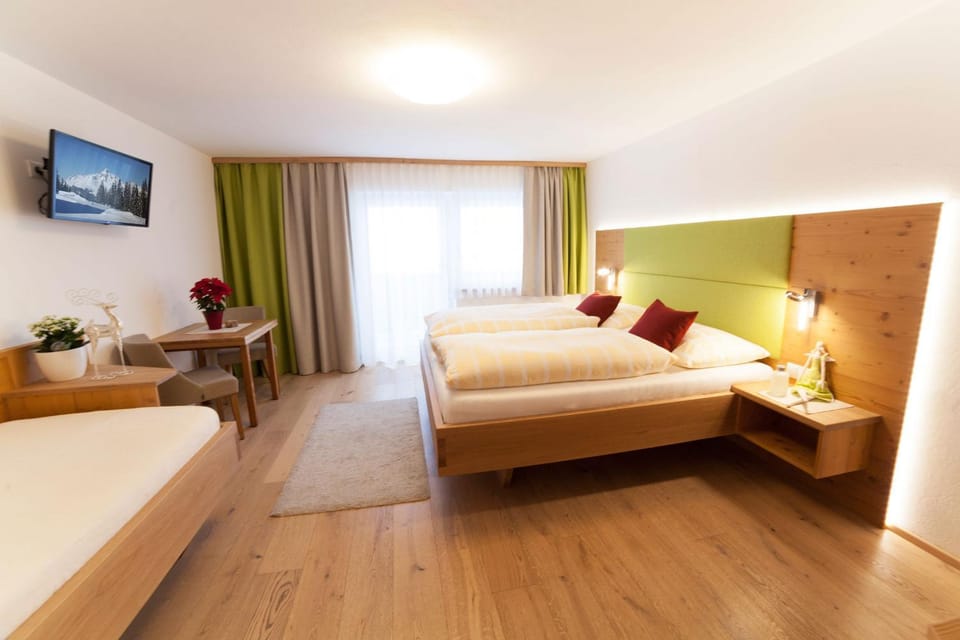 Bed, Photo of the whole room, Decorative detail