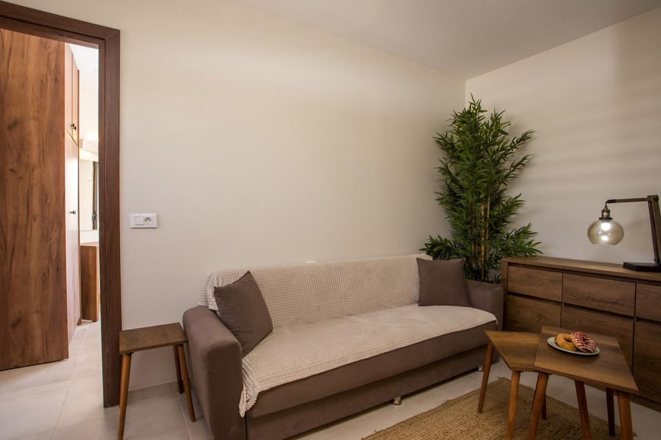 Bed, Decorative detail, Seating area, Bedroom