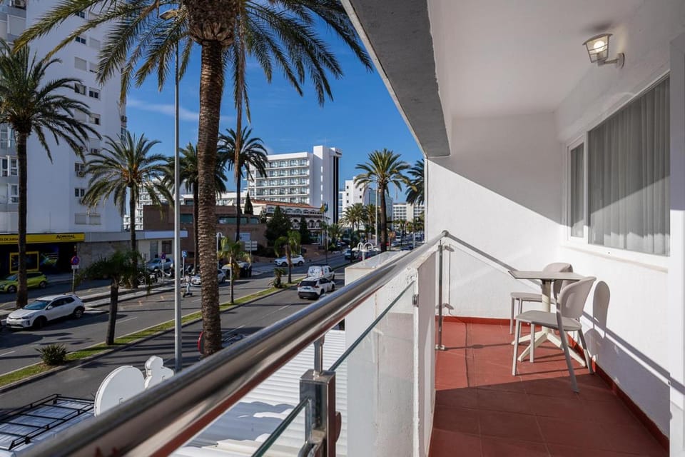 Property building, Day, Neighbourhood, View (from property/room), Balcony/Terrace, Balcony/Terrace, City view, Street view, Location, Parking