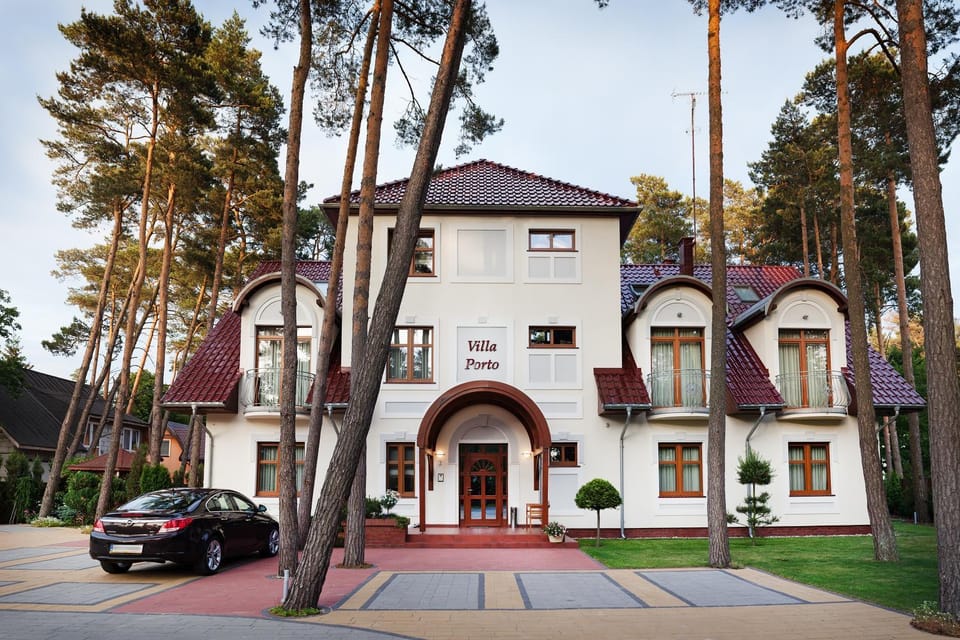 Property building, Facade/entrance, Garden, Parking