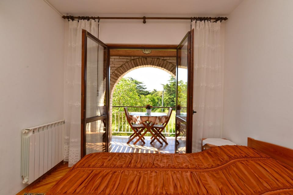 Apartment & room Milka 1633 Bed and Breakfast in Pula